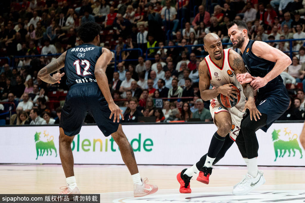 莫德里奇续约AC米兰提三条件：欧冠、引援与阿莱格里